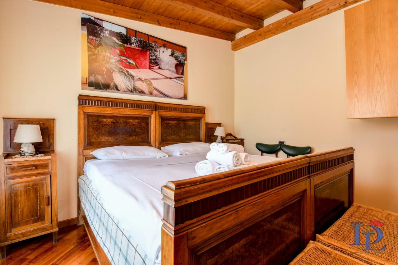 Desenzanoloft Official Partner Marriott Homes & Villas -Penthouse Never Say Never Sirmione Castle View Exterior photo
